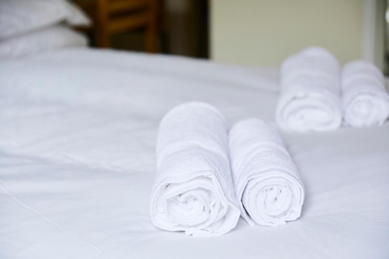 مبيت وإفطار ميدينهيد The Lord Grenfell المظهر الخارجي الصورة Clean towels on a bed