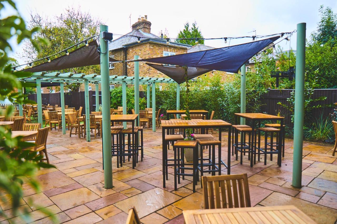 مبيت وإفطار ميدينهيد The Lord Grenfell المظهر الخارجي الصورة The roof terrace at the Duke of Cumberland